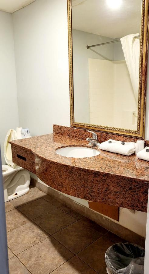 Metro Inn & Suites แจ็กสันวิลล์ ภายนอก รูปภาพ